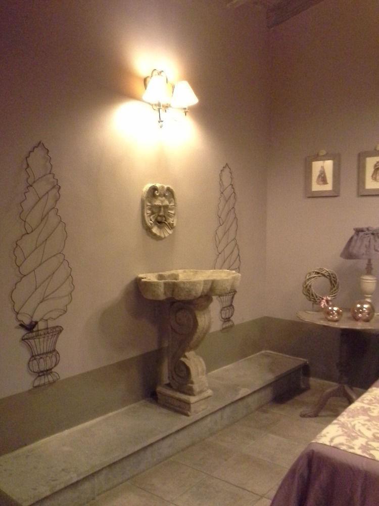 Residenza Teodorico Re B&B Viterbo Bagian luar foto